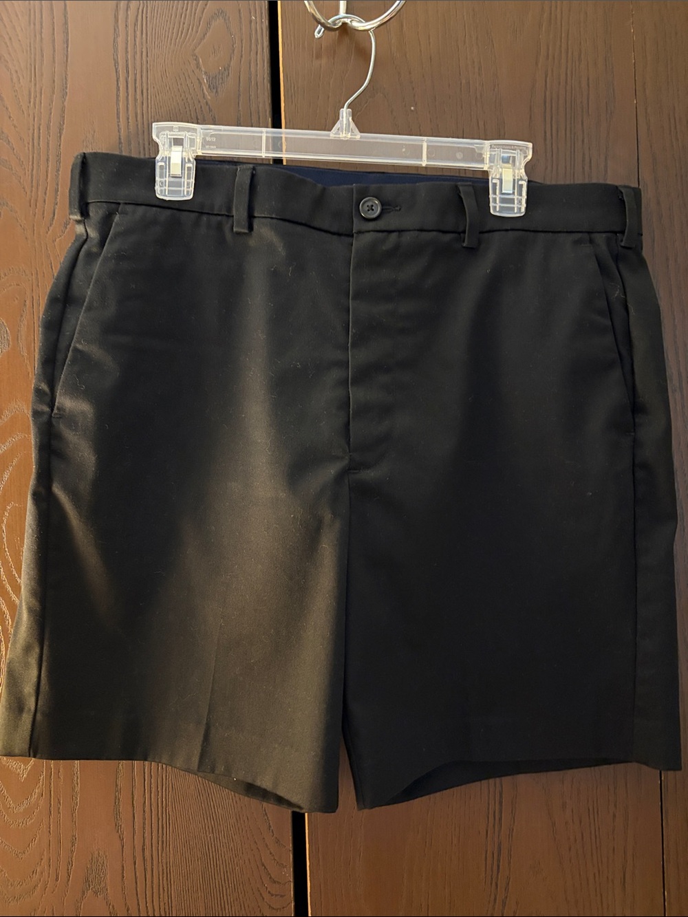 Roundtree & Yorke Men’s Black Flat-Front Shorts. Size 36